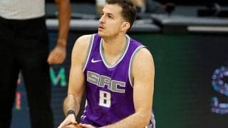 ウェスト12位に沈むキングスが技巧派PFのネマニャ・ビエリツァのトレードを模索か