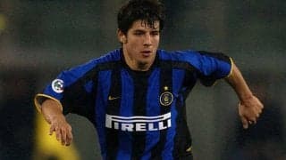 これが天才のボールタッチ…！トルコの名手エムレ・ベロゾグルの美しいバックスピンループ【スーパーゴール図鑑/インテル編】