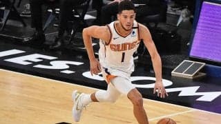 サンズのエース、デビン・ブッカーが左ハムストリングを痛めて1週間以上の欠場か