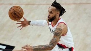 【NBA】誇張し過ぎた“ファウルアピール”　不自然に跳んだ笑撃映像に米反響「プールみたい」