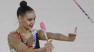 ロシア新体操18歳新星　余裕の“逆立ち220度開脚”に海外唖然「何て美しいんだ」