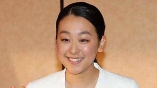 浅田真央が「高級旅館の女将みたい」　シックな和服姿にファン反響「淡い青似合う」