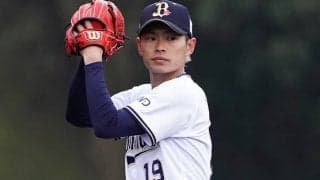 ウインク×スーツ×きゅん＝「は、破壊力抜群…」　オリ山岡の“愛らしい写真”が反響