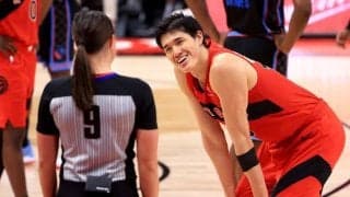 ラプターズ渡邊雄太の攻守にハードで献身的なプレーに称賛、カイル・ラウリー「チームに闘争心をもたらす選手だ」