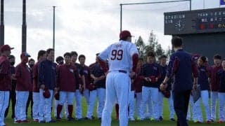 楽天・石井監督がユニ姿初披露で始動　選手に訓示「僕たちがしっかりフォローする」