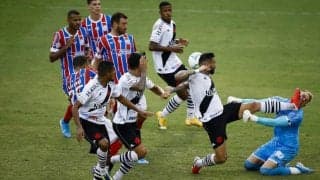 ブラジル・セリエAでGKの顔面に恐怖の前蹴りが直撃…5針を縫う大ケガに