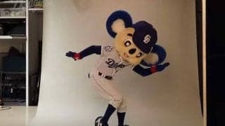 「グラドルみたいなポーズはもはや鉄板」　中日ドアラの“110変化”にファン驚き