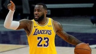 【NBA】レブロンも驚愕「これは脅威だ！」　味方のダイブ2連発“決死ディフェンス”に米興奮