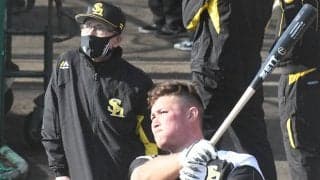 「王さんめっちゃ楽しそう」鷹リチャード、秘密特訓の豪快ミット打ちに会長も熱視線