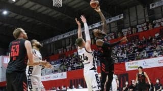 アルバルク東京が後半に点差を広げて接戦を制す…デション・トーマスが26得点と攻撃をけん引