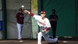 田中将大、初ブルペン入りで“爆笑問題”バッテリー実現　変化球を交え52球