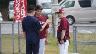 弟子入り1号!?　田中将大が“星野2世”の3年目右腕に変化球の握り伝授