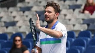 少女と同じ目線にしゃがむ　ワウリンカの“さりげない優しさ”が「とっても素敵」