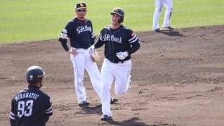 鷹の有望株リチャードが初実戦形式で“第1号”！　王会長＆小久保ヘッドの期待に応える一発