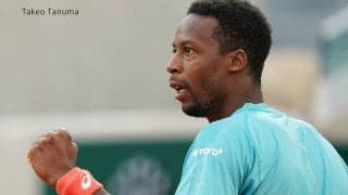 応援の言葉がモンフィスを勇気づける。「近い将来、必ず復活する」と宣言