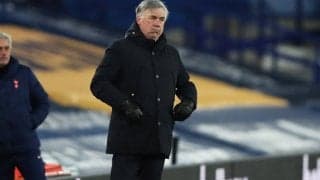 これぞ名将の余裕？ 最高にクールな祝福！5-4の瞬間はコーヒー片手に“ホッと一息”