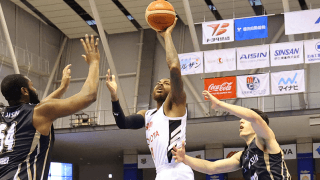 最終Qに6本の3Pを沈めたアルバルク東京、シーホース三河から白星を獲得