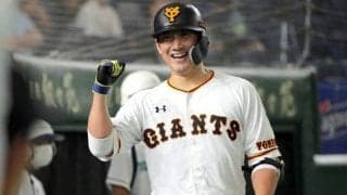 巨人坂本勇人も思わず笑顔？　小林誠司の球筋が分かる鬼肩キャッチボールが凄い