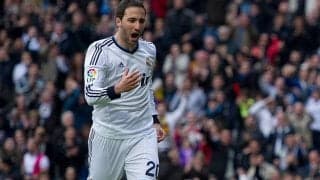 半身からのアクロバティックボレー! レアル時代に決めたイグアインの技ありゴール【スーパーゴール図鑑/レアル・マドリー編】