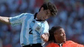 伝説のヘディンガーは意外と小柄。跳躍力のアジャラ、日本代表の天敵FW…