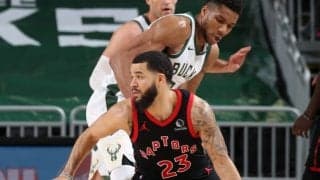 ラプターズはラウリーが負傷するもバックスに勝利、フレッド・バンブリート「全員がギアを一段上げた」