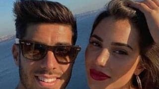 アセンシオの彼女が最新ビキニでフォロワーを黙らせる