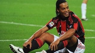 トラップからシュートまでの流れが気持ち良い！ロナウジーニョがミランで決めた、流れるようなゴール【インクレディブル・ゴールズ】