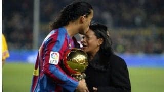 ロナウジーニョの母親がコロナとの合併症で死去 享年71歳