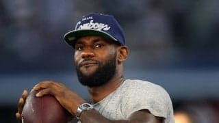 レブロン・ジェームズは2011年にアメフト選手転身を真剣に検討していた
