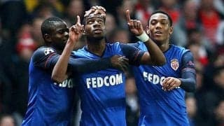 スカッとゴール！ 相手DFに当たりながらも捻じ込んだ強烈ミドルシュート