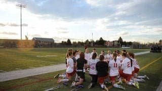 「女子、高3、集団競技」にうつの割合高く　高校生アスリートの健康にコロナの影響は？