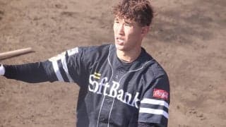 「どんな時でもちゃんと振る」鷹・小久保ヘッドが名前を挙げて評価した5年目野手とは？