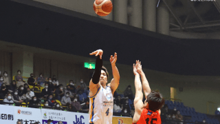 滋賀レイクスターズが三遠ネオフェニックスに27点差の完勝、狩俣昌也とハミルトンで計43得点