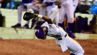 「信じられないほどのアクロバティック」失態免れた奇跡の“えび反りキャッチ”