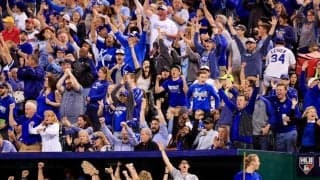 金髪美女が目を見開き「興奮しているね」　ボールキャッチ寸前に訪れた“悲劇”