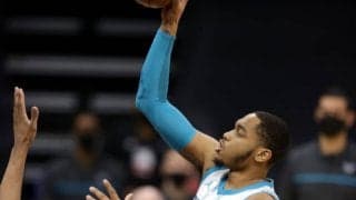 残り1.4秒にホーネッツが勝利を手繰り寄せる…シーソーゲームを制して16勝目