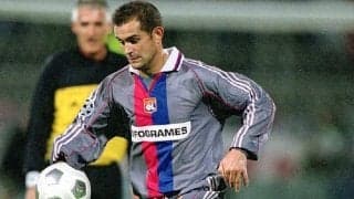 ゴール左上完璧なコース！リヨンのレジェンドが決めた美しいFK/1998-99【ビューティフル・フリーキック】