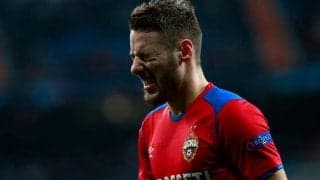 CKなのにフラッグを蹴ってしまう“珍プレー”、意外な結果に!?