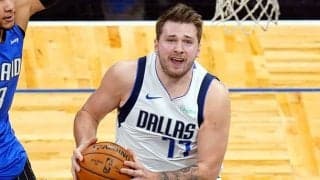 【NBA】片足靴下で46秒間プレー　19年新人王のハプニングに米笑撃「面白い」「クレイジーだ」