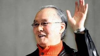 巨人ナインが長嶋茂雄終身名誉監督を囲んで笑顔に　85歳でも放ったオーラ