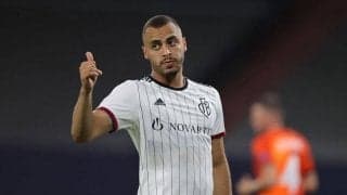 戦慄のジャンピングボレー！落ちてきたボールに完璧に合わせたアクロバティックなゴール【インクレディブル・ゴールズ】