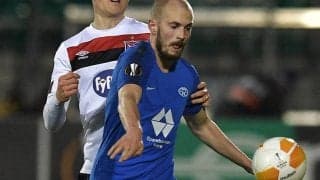 急遽出場の選手がタッチライン際で“結婚指輪”を投げすてる、拾った監督も思わず…