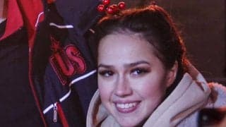 黒タンクトップのザギトワ、ニヤリとほほ笑む“キモ撮り”に露歓喜「いつも美しい」