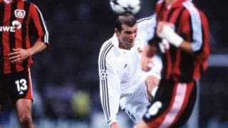 度肝を抜いた超絶ボレー。クライフ、ジダン、李忠成らが決めた歴史的瞬間