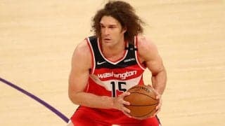 親日の八村同僚、今度はサムライブルー10番で会場入り　ファン興奮「シンジカガワ」