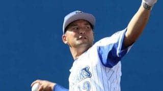 「綺麗すぎる」バット投げ！　DeNA嶺井、オリ山本からの豪快1号3ランに球場沸く