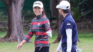 渋野日向子が暫定4位浮上！　怒涛6バーディー、単独首位の19歳西郷真央に6打差
