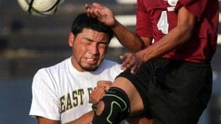 なぜ日本人は18歳でサッカーを「引退」するのか？　プロを目指すか、辞めるか。極端な2択の弊害