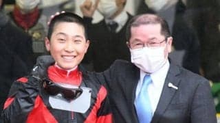 【阪神12R・4歳上2勝】ルーキー小沢大仁騎手が早くも2勝目！師匠の管理馬でも白星あげる