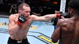 UFC王者が反則膝蹴り　有利展開も失格で陥落…海外騒然「何て結末」「なんてことを…」